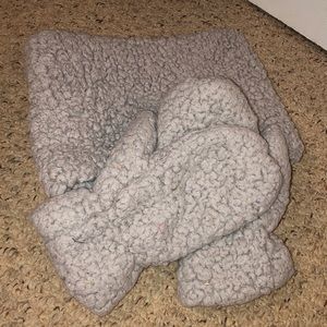 Old navy scarf and gloves